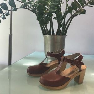 Sven Brown Tan Leather Mary Jane Wooden  Clogs 8.5